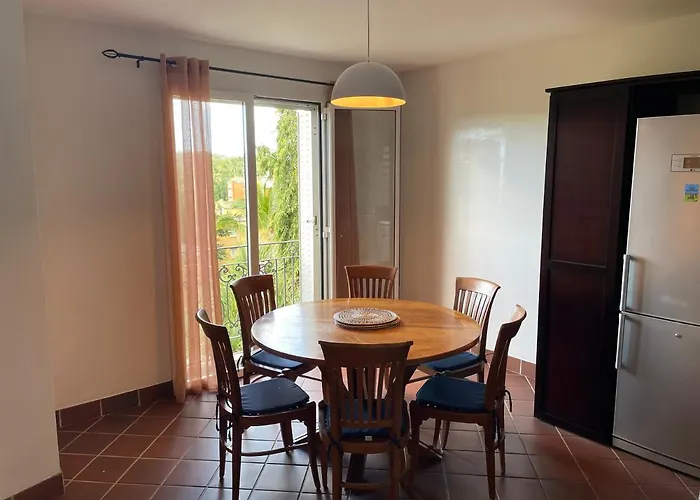 Picturesque Riverside 2-Bedroom Ensuite Villa In Port Chambly