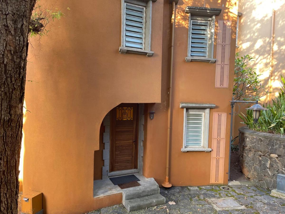 Picturesque Riverside 2-bedroom Ensuite In Port Chambly فيلة *